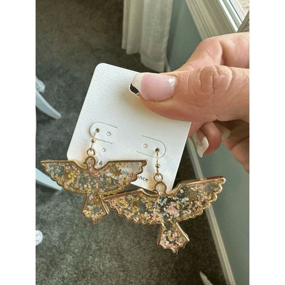 GOLDTONE FIREBIRD PRESSED FLOWER EARRINGS - Picture 4 of 4